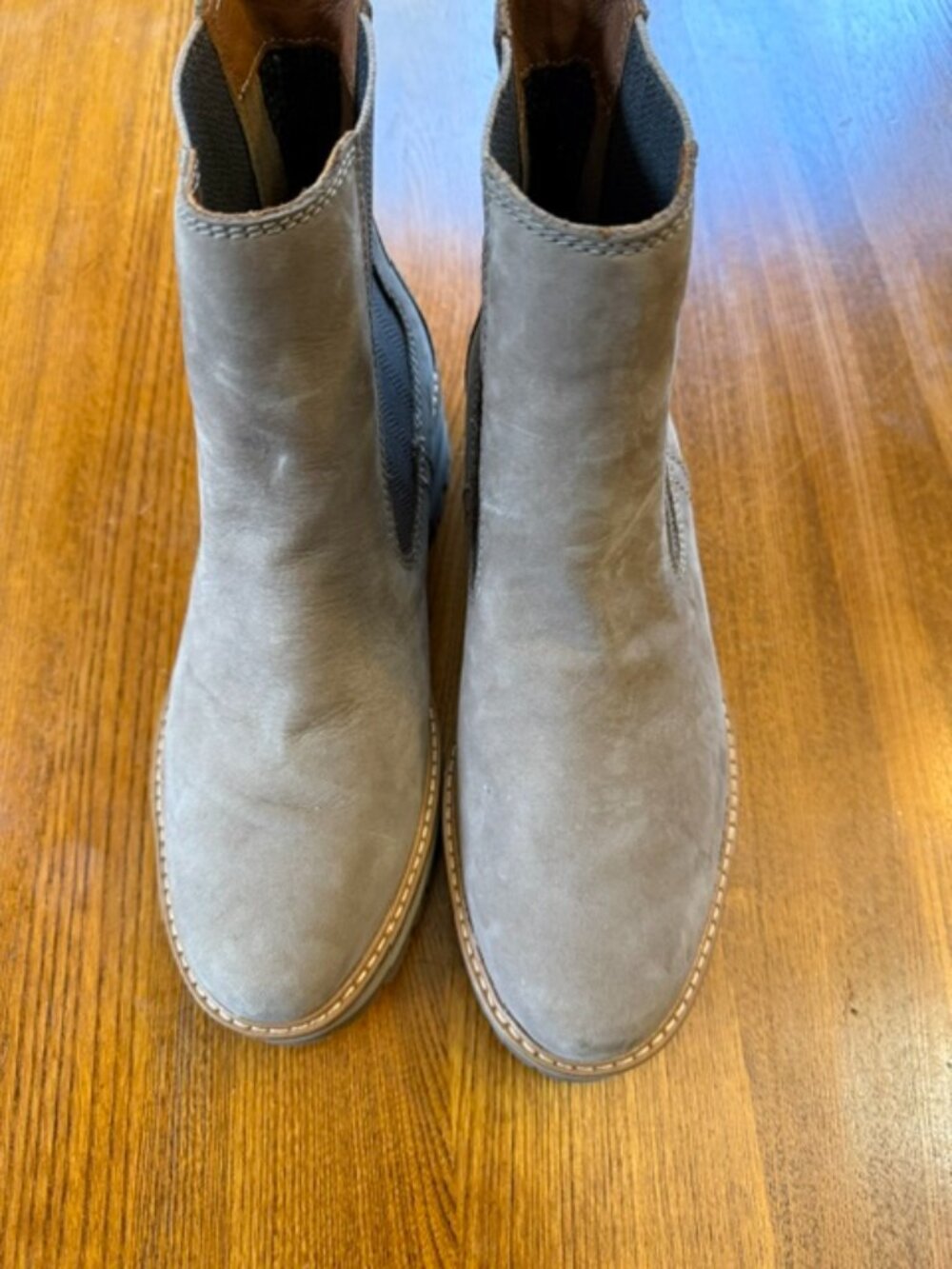 Timberland Courmayeur Valley Women’s Gray Nubuck Chelsea Boots Size 8.5